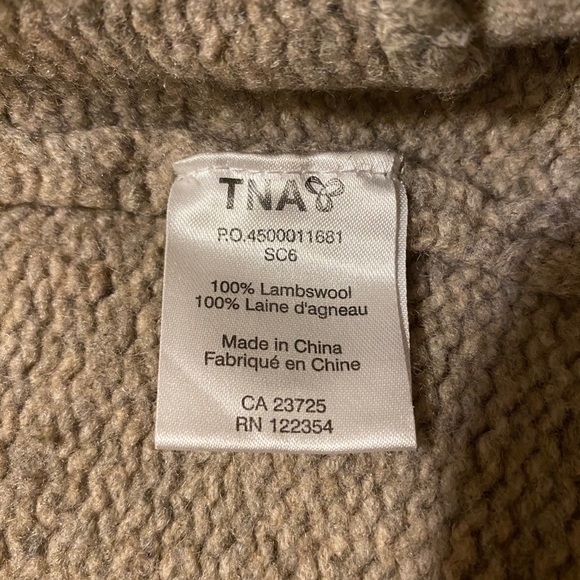 Aritizia Sweater - Picture 3 of 10